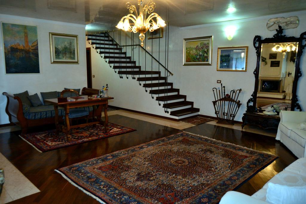 La Casa Sull'Albero Bed & Breakfast Mestre Luaran gambar